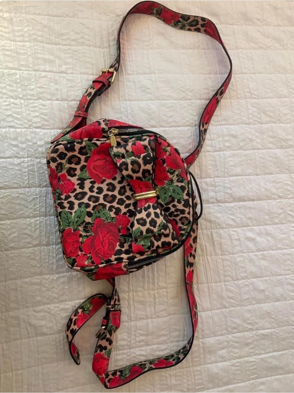 Betsey Johnson stylish crossbody